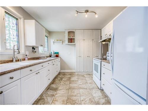 954 Old Colony Road, Kingston, ON - Indoor Photo Showing Kitchen