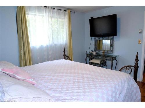 94-131 Rosemund Crescent, Kingston, ON - Indoor Photo Showing Bedroom