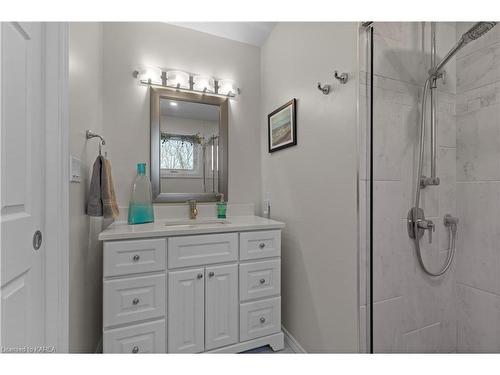 202 Alwington Place, Kingston, ON - Indoor Photo Showing Bathroom