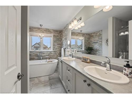528 Savannah Court, Kingston, ON - Indoor Photo Showing Bathroom
