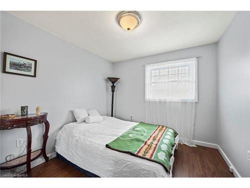 101 Carleton Street, Kingston, ON - Indoor Photo Showing Bedroom