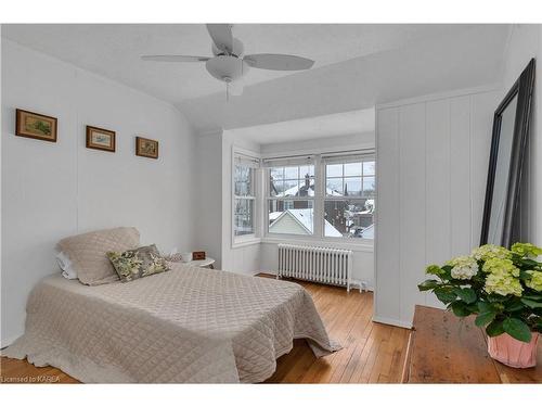19 College Street, Kingston, ON - Indoor Photo Showing Bedroom