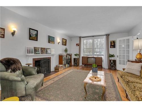 19 College Street, Kingston, ON - Indoor Photo Showing Living Room With Fireplace