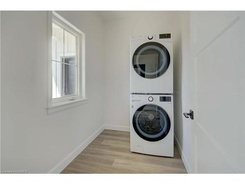 4100 Moreland-Dixon Road, Inverary, ON - Indoor Photo Showing Laundry Room