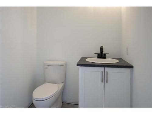 4100 Moreland-Dixon Road, Inverary, ON - Indoor Photo Showing Bathroom