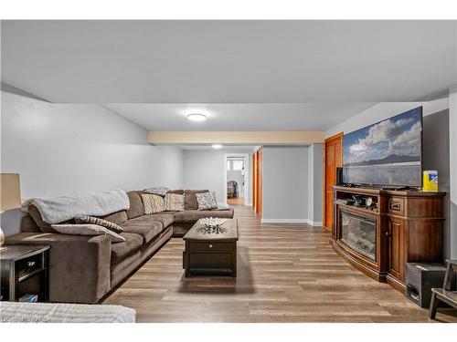 543 Freeman Crescent, Kingston, ON - Indoor Photo Showing Living Room
