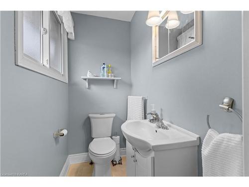 130 Kinogama Avenue, Kingston, ON - Indoor Photo Showing Bathroom