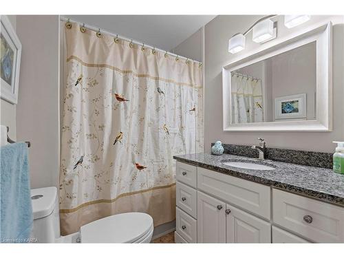 130 Kinogama Avenue, Kingston, ON - Indoor Photo Showing Bathroom