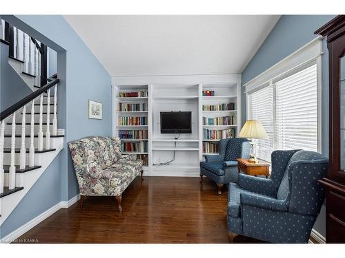 1508 Crimson Crescent, Kingston, ON - Indoor Photo Showing Living Room