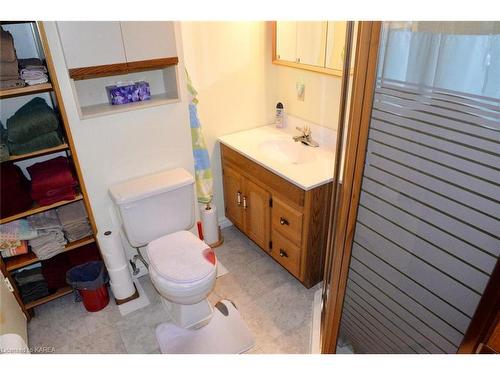 789 Downing Street, Kingston, ON - Indoor Photo Showing Bathroom