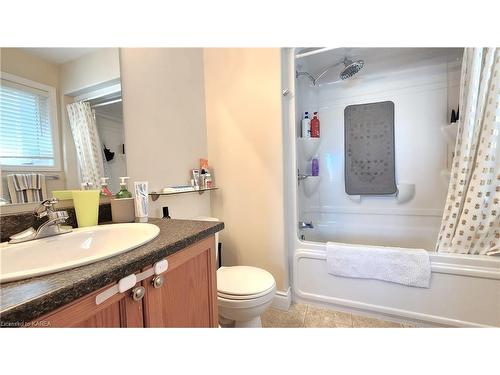 790 Lotus Avenue, Kingston, ON - Indoor Photo Showing Bathroom