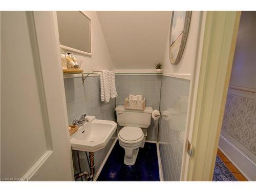 162 Mowat Avenue, Kingston, ON - Indoor Photo Showing Bathroom