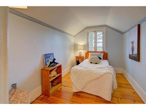 162 Mowat Avenue, Kingston, ON - Indoor Photo Showing Bedroom
