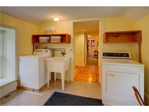 162 Mowat Avenue, Kingston, ON - Indoor Photo Showing Laundry Room