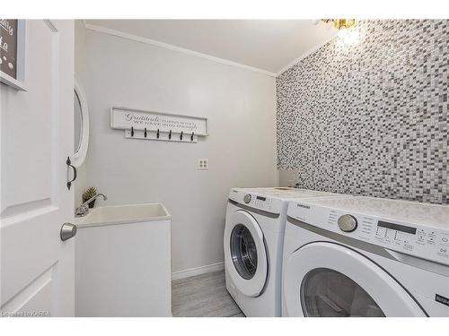 613 Forest Hill Drive, Kingston, ON - Indoor Photo Showing Laundry Room