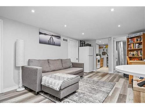 197 Kingscourt Avenue, Kingston, ON - Indoor Photo Showing Living Room
