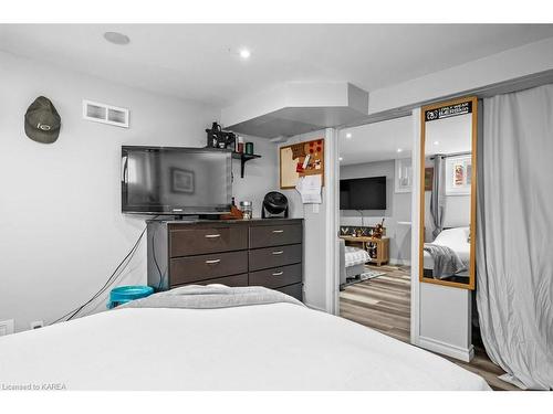 197 Kingscourt Avenue, Kingston, ON - Indoor Photo Showing Bedroom