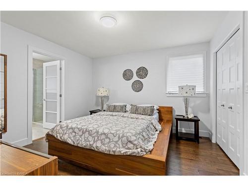 84B Beverley Street, Kingston, ON - Indoor Photo Showing Bedroom