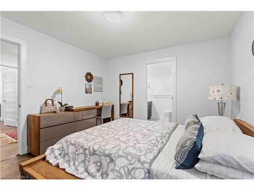 84B Beverley Street, Kingston, ON - Indoor Photo Showing Bedroom