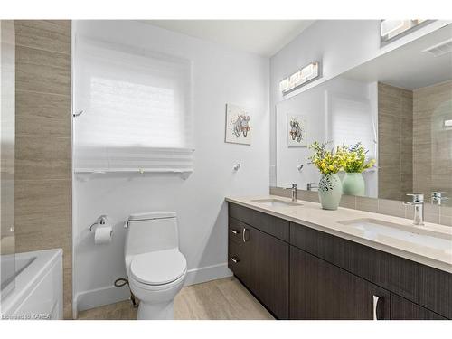 84B Beverley Street, Kingston, ON - Indoor Photo Showing Bathroom