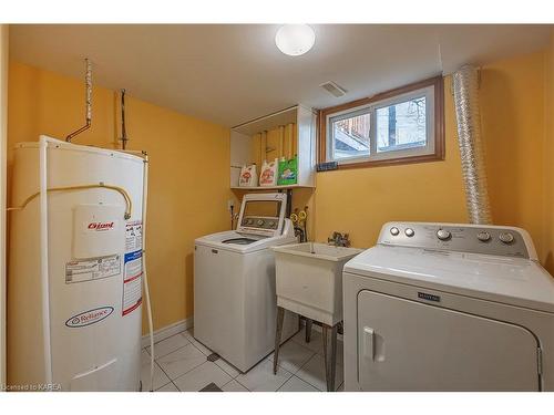 658 Milford Drive, Kingston, ON - Indoor Photo Showing Bathroom