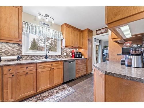 102 Wright Place, Greater Napanee, ON - Indoor Photo Showing Kitchen