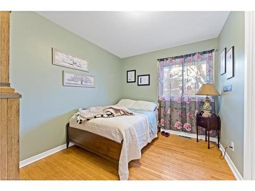 102 Wright Place, Greater Napanee, ON - Indoor Photo Showing Bedroom