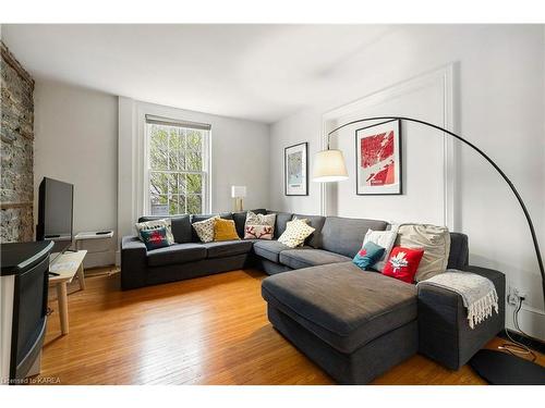 290 Sydenham Street, Kingston, ON - Indoor Photo Showing Living Room