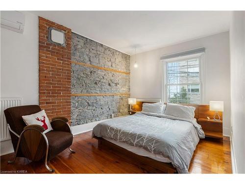 290 Sydenham Street, Kingston, ON - Indoor Photo Showing Bedroom