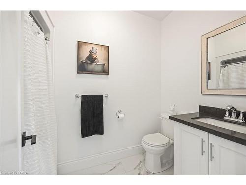 876 Roshan Drive, Kingston, ON - Indoor Photo Showing Bathroom