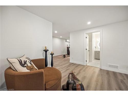 876 Roshan Drive, Kingston, ON - Indoor Photo Showing Other Room