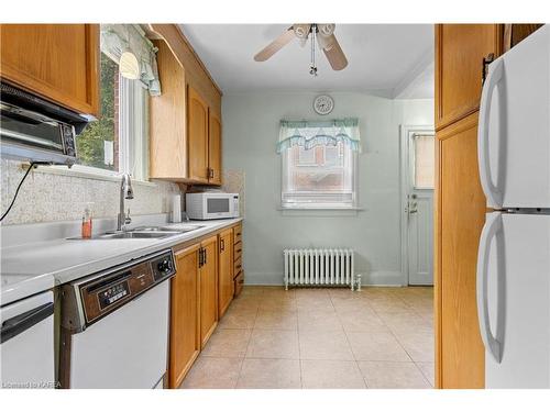 226 Helen Street, Kingston, ON - Indoor Photo Showing Kitchen With Double Sink