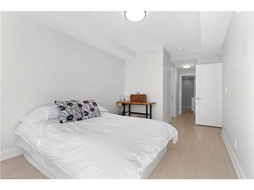 319-129B South Street, Gananoque, ON - Indoor Photo Showing Bedroom