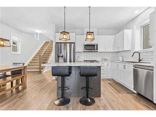 216 Pratt Drive, Amherstview, ON - Indoor Photo Showing Kitchen With Upgraded Kitchen