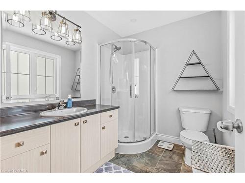 216 Pratt Drive, Amherstview, ON - Indoor Photo Showing Bathroom