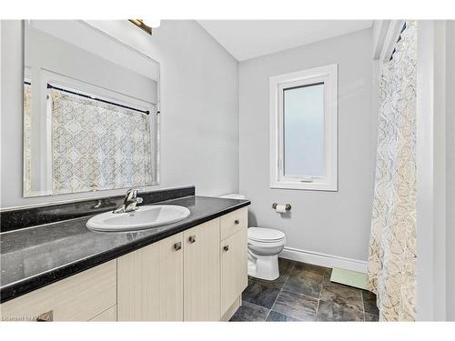 216 Pratt Drive, Amherstview, ON - Indoor Photo Showing Bathroom