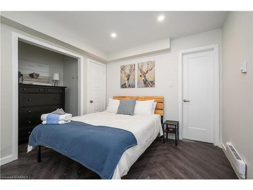 320 Queen Street, Kingston, ON - Indoor Photo Showing Bedroom