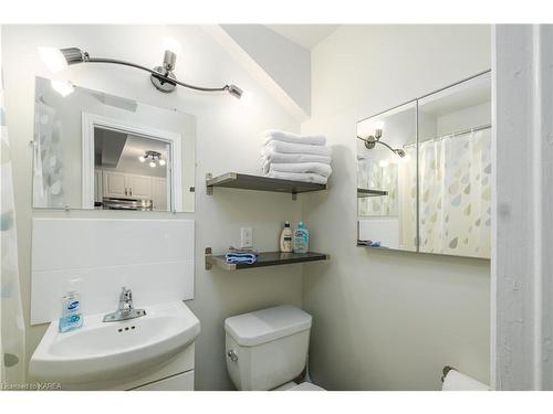 320 Queen Street, Kingston, ON - Indoor Photo Showing Bathroom