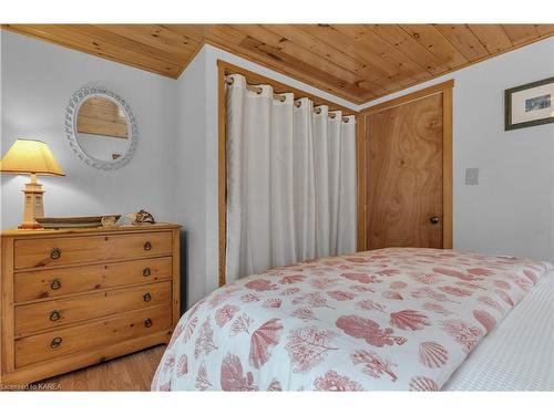 14 Downie Island, Lansdowne, ON - Indoor Photo Showing Bedroom