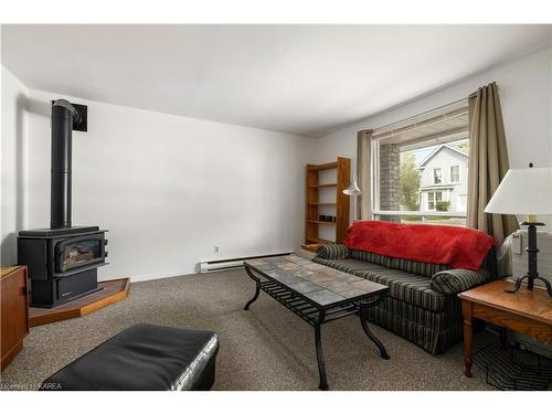 130 James Street, Kingston, ON - Indoor Photo Showing Living Room