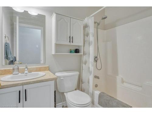 995 Swanfield Street, Kingston, ON - Indoor Photo Showing Bathroom