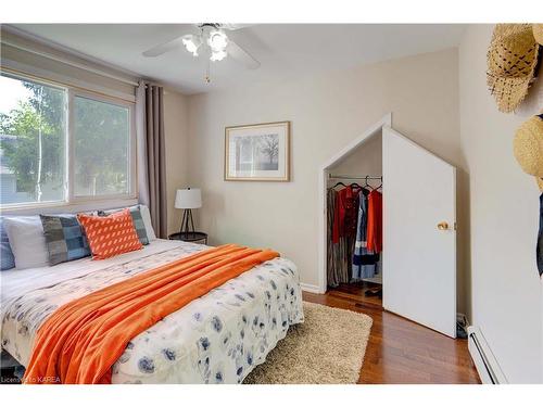 68 Livingston Avenue, Kingston, ON - Indoor Photo Showing Bedroom
