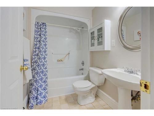 68 Livingston Avenue, Kingston, ON - Indoor Photo Showing Bathroom