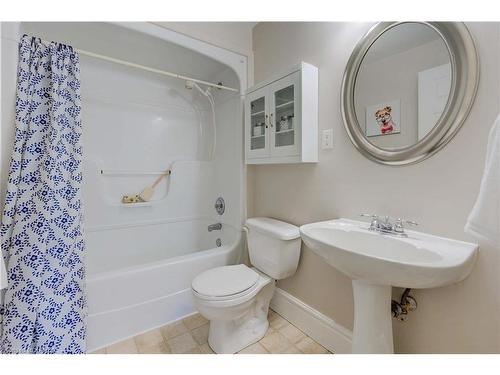 68 Livingston Avenue, Kingston, ON - Indoor Photo Showing Bathroom