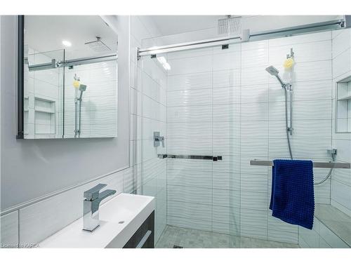 727 Aylmer Crescent, Kingston, ON - Indoor Photo Showing Bathroom