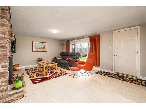 727 Aylmer Crescent, Kingston, ON - Indoor Photo Showing Living Room
