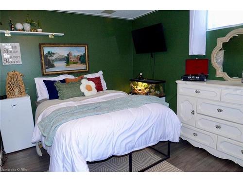 1016 Rainbow Crescent, Kingston, ON - Indoor Photo Showing Bedroom
