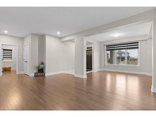 1601 Willow Court, Kingston, ON - Indoor Photo Showing Living Room