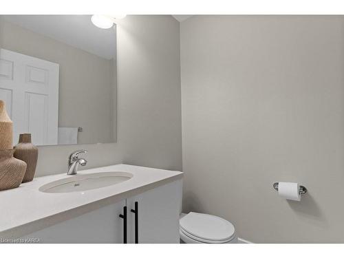 1601 Willow Court, Kingston, ON - Indoor Photo Showing Bathroom