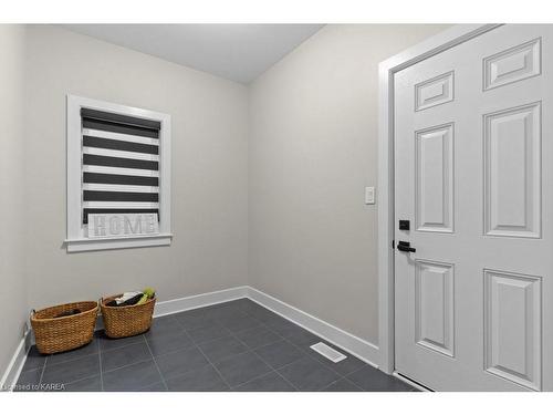 1601 Willow Court, Kingston, ON - Indoor Photo Showing Other Room